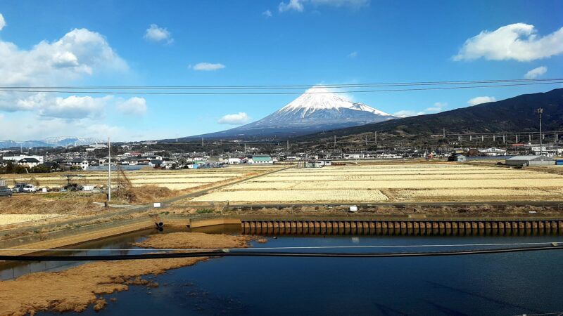 新幹線から見える富士山